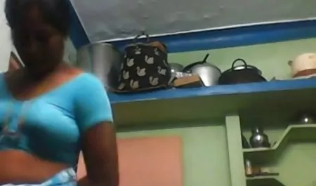 业余婊子吞下巨型公鸡