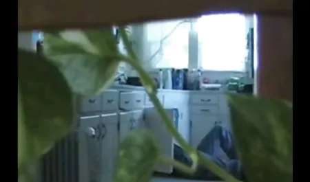 娇小的青少年在热口交和他妈的